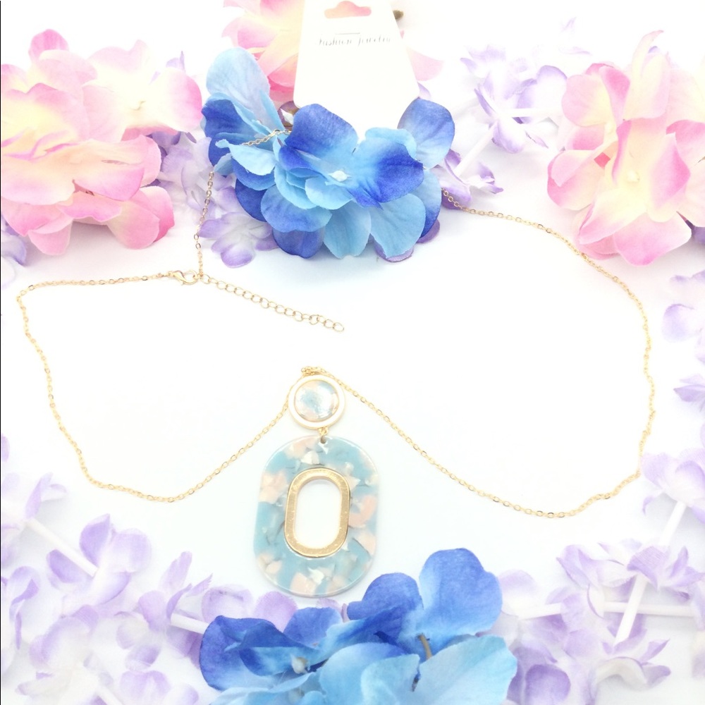 - Womens fashion jewelry necklace. New